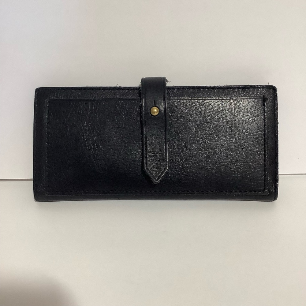 Madewell women’s black pebbled leather wallet